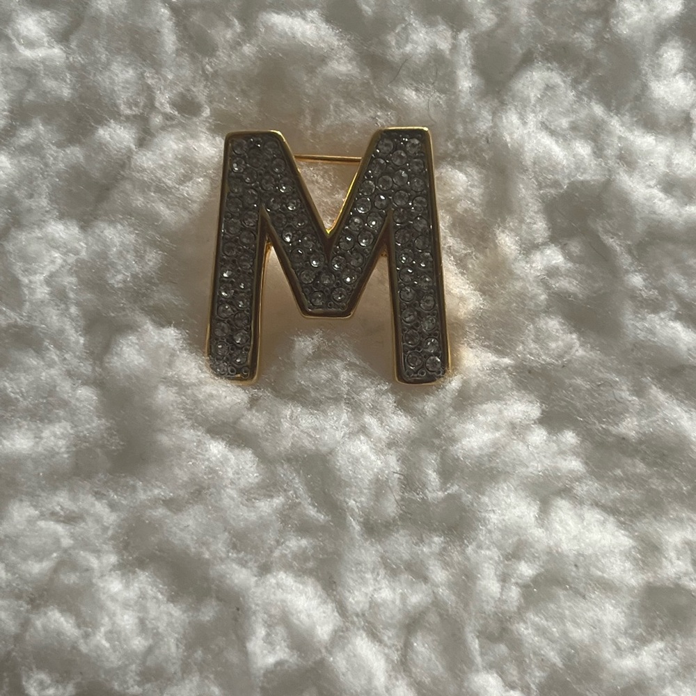 Brooch Letter M (AK)